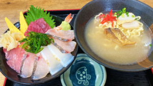 海鮮丼と沖縄そばセット