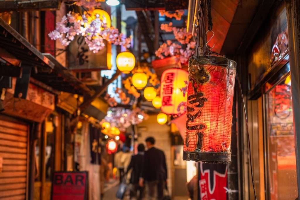 【2025年最新】新宿で大人が遊ぶところはここ!おすすめスポット14選;