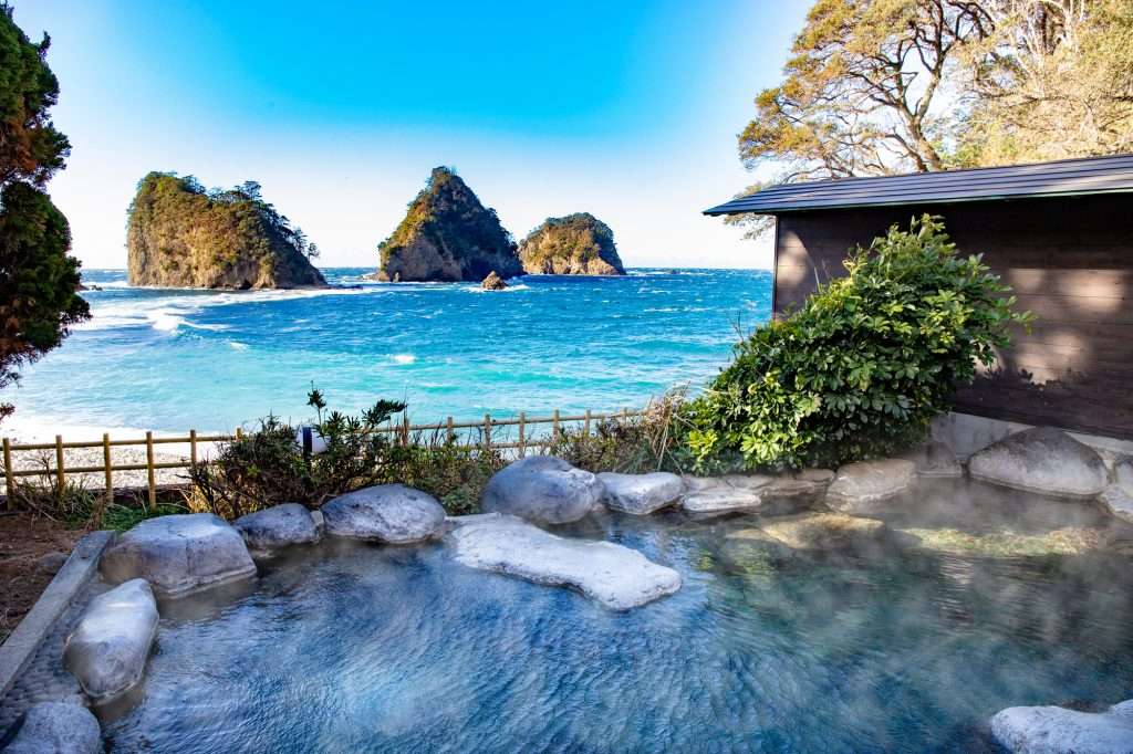 人生で一度は行きたい絶景温泉10選！心に残る景色とともに癒やされる名湯を紹介; 